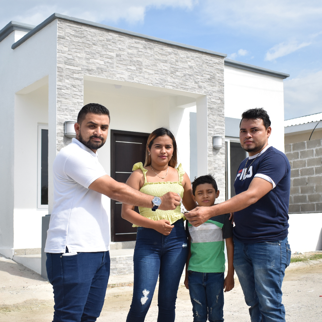 testimonio 1 constructora torres clientes satisfechos felices